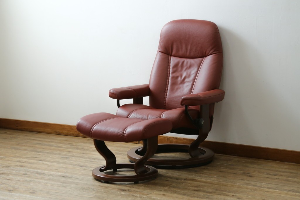 中古　美品　EKORNES(エコーネス)　コンサルシリーズ　Sサイズ　本革　洗練されたデザインが魅力のストレスレスチェアとオットマンのセット　(R-088188)