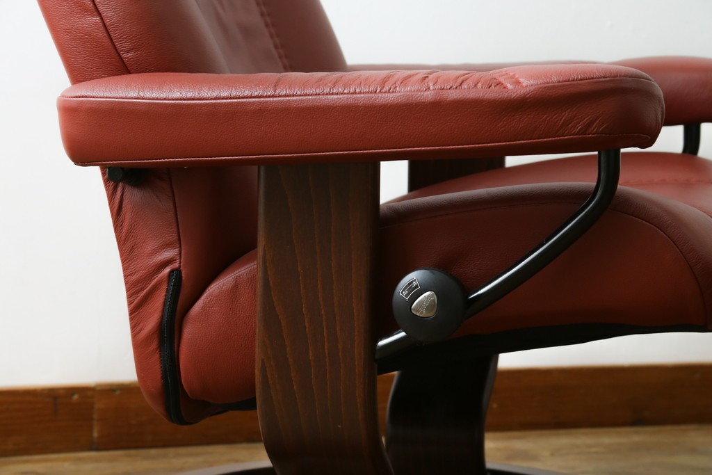 中古　美品　EKORNES(エコーネス)　コンサルシリーズ　Sサイズ　本革　洗練されたデザインが魅力のストレスレスチェアとオットマンのセット　(R-088188)