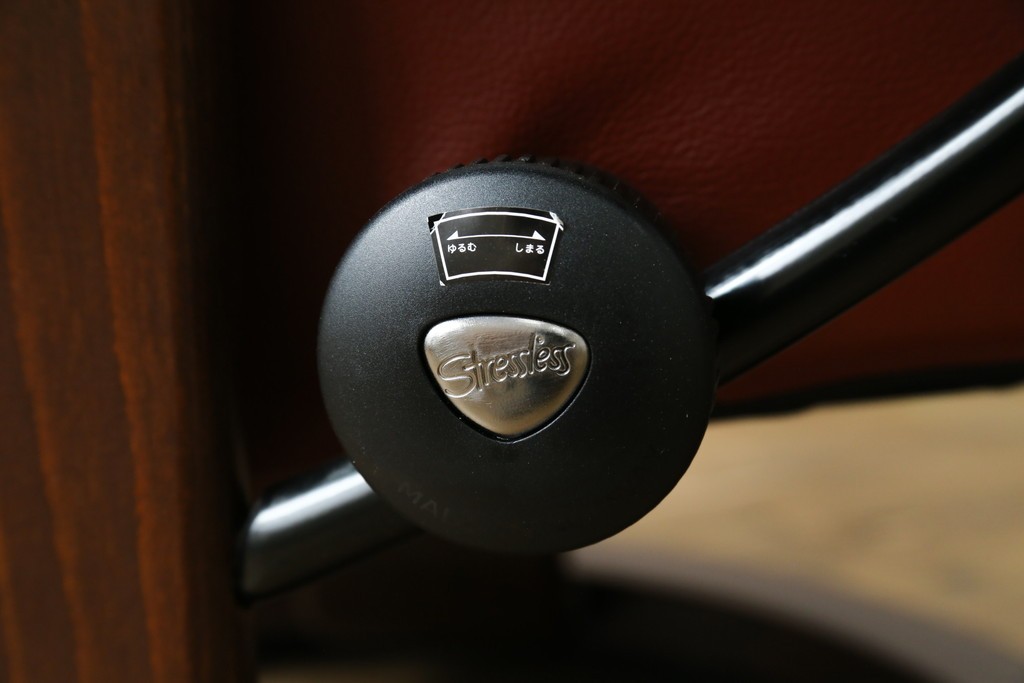 中古　美品　EKORNES(エコーネス)　コンサルシリーズ　Sサイズ　本革　洗練されたデザインが魅力のストレスレスチェアとオットマンのセット　(R-088188)