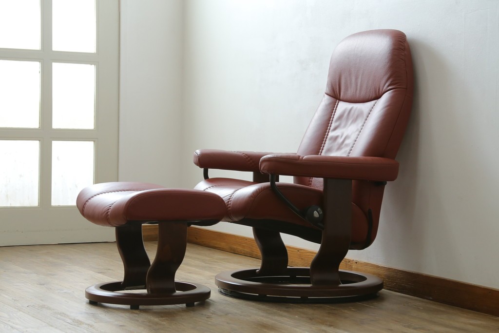 中古　美品　EKORNES(エコーネス)　コンサルシリーズ　Sサイズ　本革　洗練されたデザインが魅力のストレスレスチェアとオットマンのセット　(R-088188)