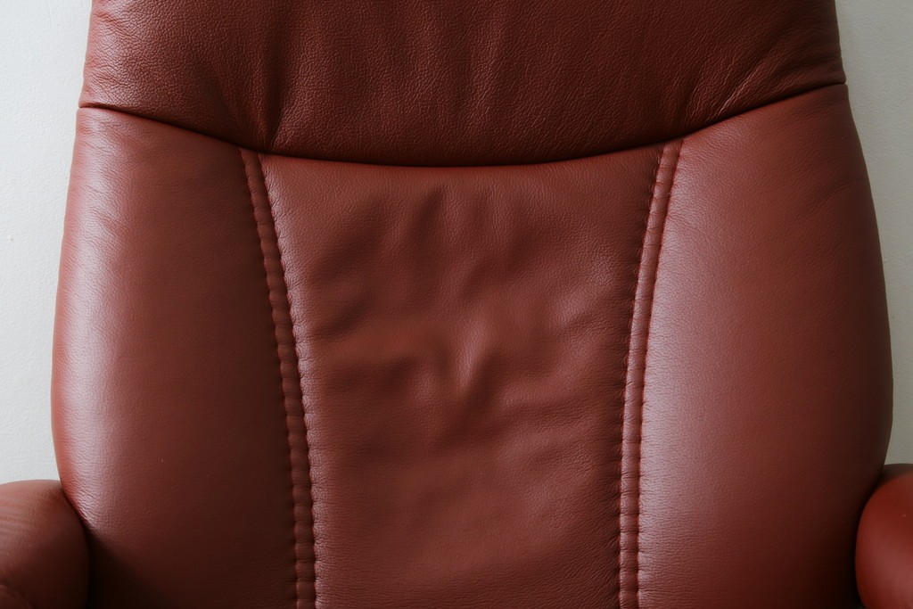 中古　美品　EKORNES(エコーネス)　コンサルシリーズ　Sサイズ　本革　洗練されたデザインが魅力のストレスレスチェアとオットマンのセット　(R-088188)