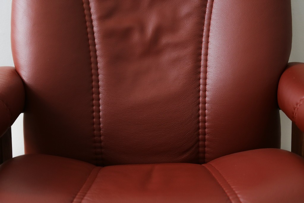 中古　美品　EKORNES(エコーネス)　コンサルシリーズ　Sサイズ　本革　洗練されたデザインが魅力のストレスレスチェアとオットマンのセット　(R-088188)