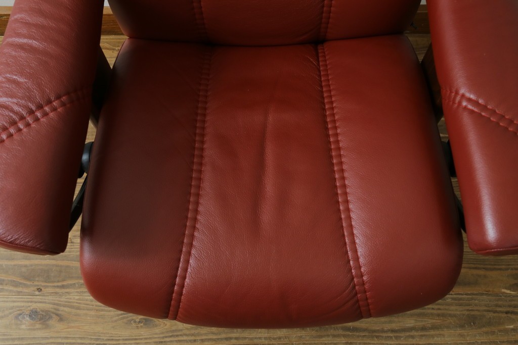 中古　美品　EKORNES(エコーネス)　コンサルシリーズ　Sサイズ　本革　洗練されたデザインが魅力のストレスレスチェアとオットマンのセット　(R-088188)