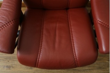 中古　美品　EKORNES(エコーネス)　コンサルシリーズ　Sサイズ　本革　洗練されたデザインが魅力のストレスレスチェアとオットマンのセット　(R-088188)