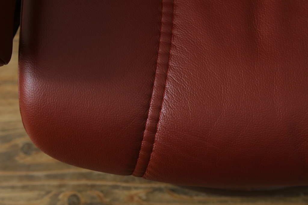 中古　美品　EKORNES(エコーネス)　コンサルシリーズ　Sサイズ　本革　洗練されたデザインが魅力のストレスレスチェアとオットマンのセット　(R-088188)