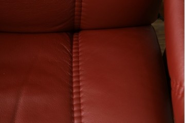 中古　美品　EKORNES(エコーネス)　コンサルシリーズ　Sサイズ　本革　洗練されたデザインが魅力のストレスレスチェアとオットマンのセット　(R-088188)