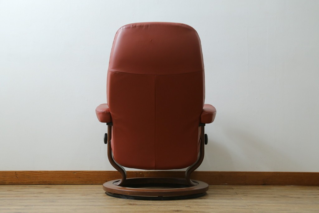 中古　美品　EKORNES(エコーネス)　コンサルシリーズ　Sサイズ　本革　洗練されたデザインが魅力のストレスレスチェアとオットマンのセット　(R-088188)