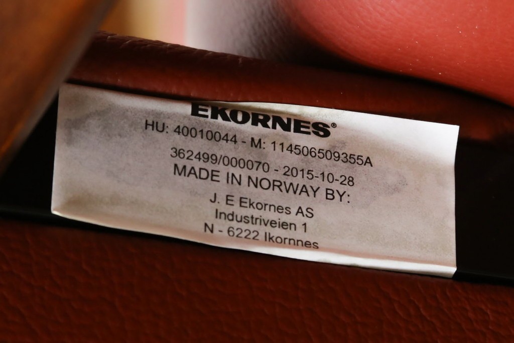 中古　美品　EKORNES(エコーネス)　コンサルシリーズ　Sサイズ　本革　洗練されたデザインが魅力のストレスレスチェアとオットマンのセット　(R-088188)