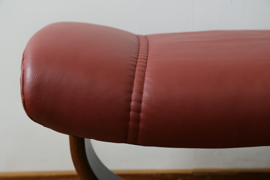 中古　美品　EKORNES(エコーネス)　コンサルシリーズ　Sサイズ　本革　洗練されたデザインが魅力のストレスレスチェアとオットマンのセット　(R-088188)