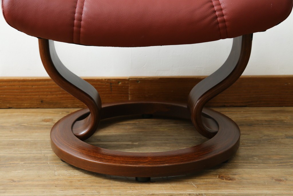 中古　美品　EKORNES(エコーネス)　コンサルシリーズ　Sサイズ　本革　洗練されたデザインが魅力のストレスレスチェアとオットマンのセット　(R-088188)