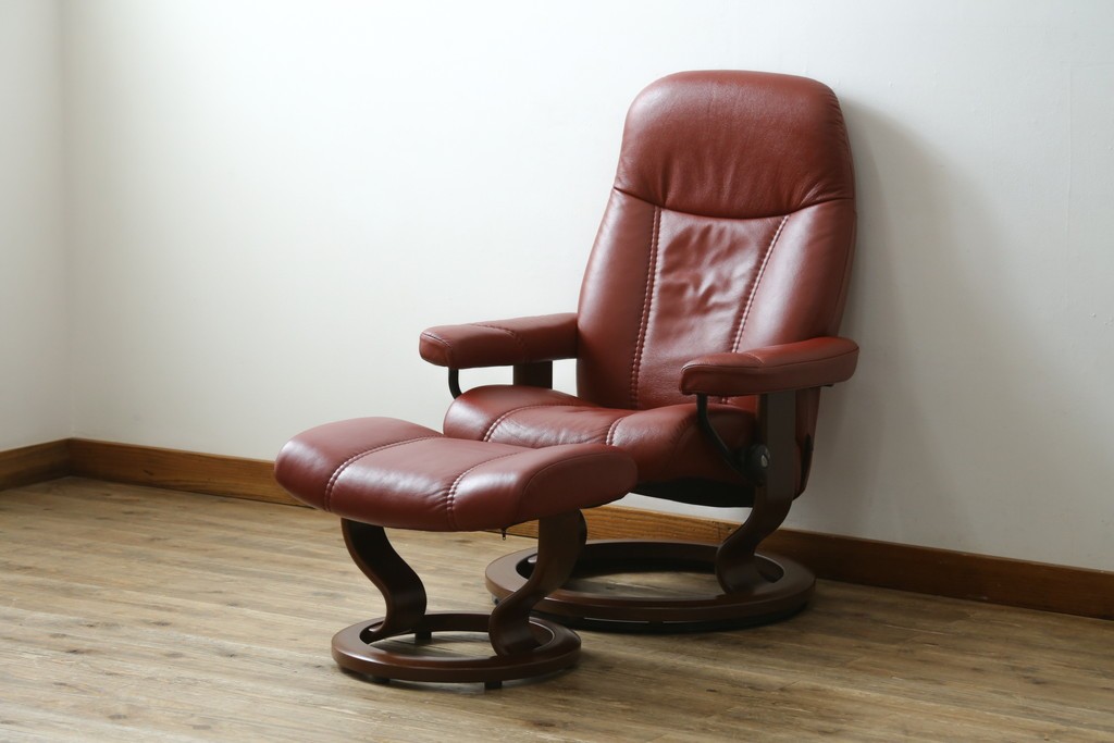 中古　美品　EKORNES(エコーネス)　コンサルシリーズ　Sサイズ　本革　洗練されたデザインが魅力のストレスレスチェアとオットマンのセット　(R-088188)