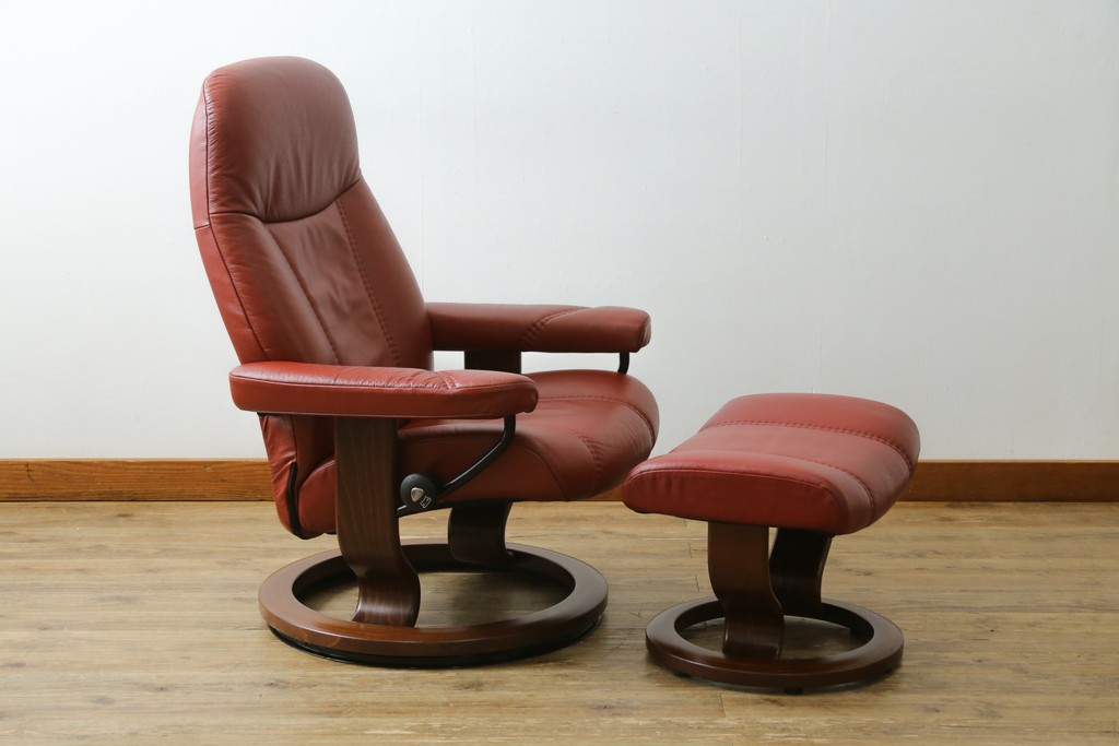 中古　美品　EKORNES(エコーネス)　コンサルシリーズ　Sサイズ　本革　洗練されたデザインが魅力のストレスレスチェアとオットマンのセット　(R-088188)
