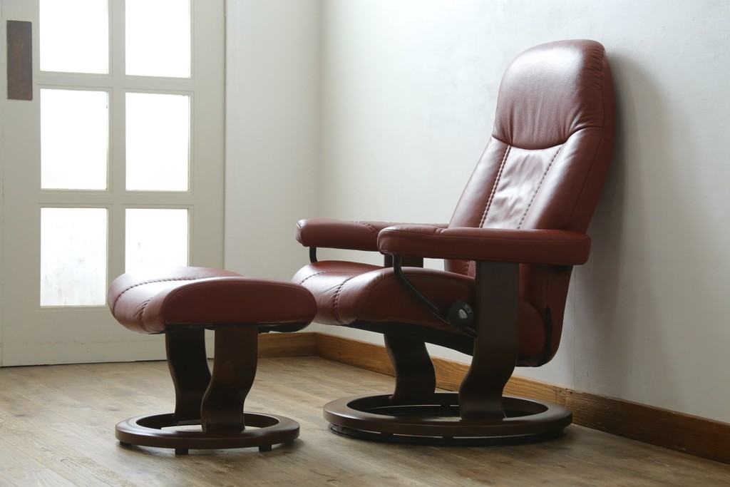 中古　美品　EKORNES(エコーネス)　コンサルシリーズ　Sサイズ　本革　洗練されたデザインが魅力のストレスレスチェアとオットマンのセット　(R-088188)