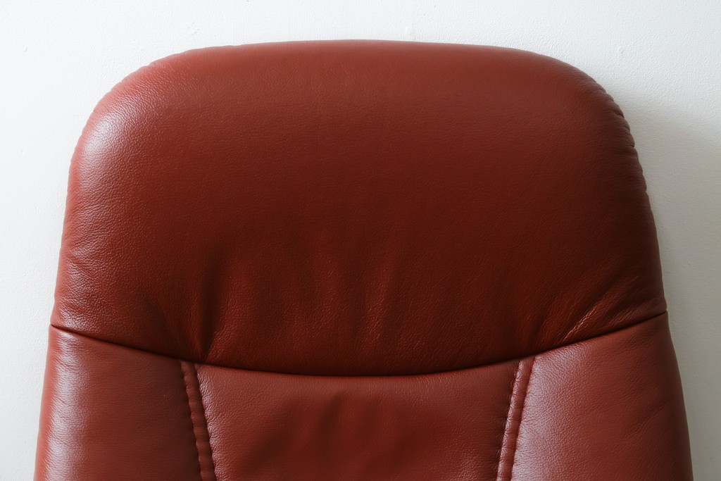 中古　美品　EKORNES(エコーネス)　コンサルシリーズ　Sサイズ　本革　洗練されたデザインが魅力のストレスレスチェアとオットマンのセット　(R-088188)