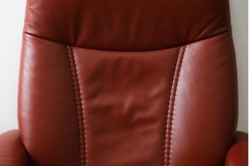 中古　美品　EKORNES(エコーネス)　コンサルシリーズ　Sサイズ　本革　洗練されたデザインが魅力のストレスレスチェアとオットマンのセット　(R-088188)
