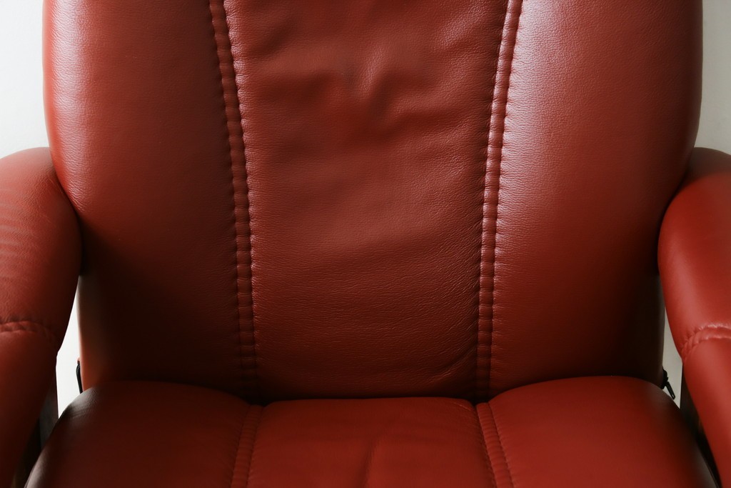 中古　美品　EKORNES(エコーネス)　コンサルシリーズ　Sサイズ　本革　洗練されたデザインが魅力のストレスレスチェアとオットマンのセット　(R-088188)