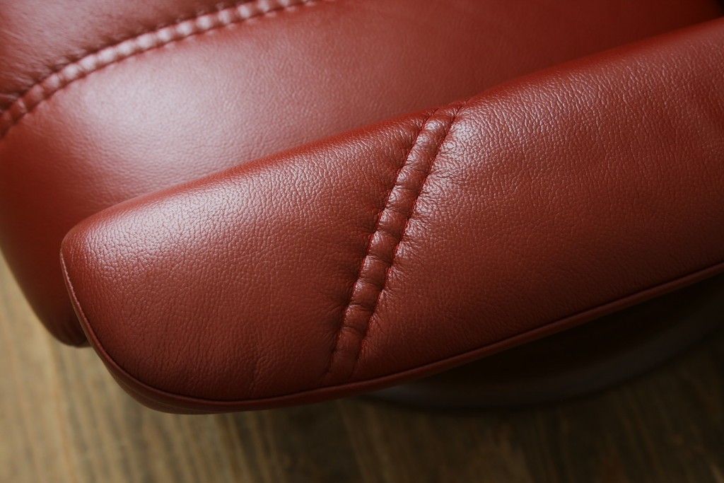 中古　美品　EKORNES(エコーネス)　コンサルシリーズ　Sサイズ　本革　洗練されたデザインが魅力のストレスレスチェアとオットマンのセット　(R-088188)