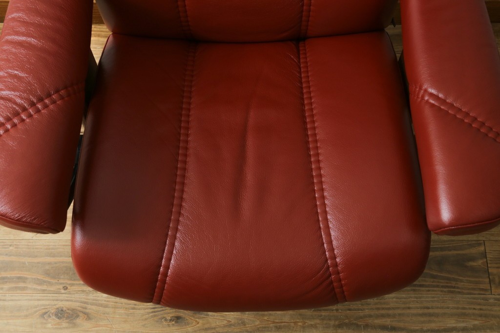 中古　美品　EKORNES(エコーネス)　コンサルシリーズ　Sサイズ　本革　洗練されたデザインが魅力のストレスレスチェアとオットマンのセット　(R-088188)