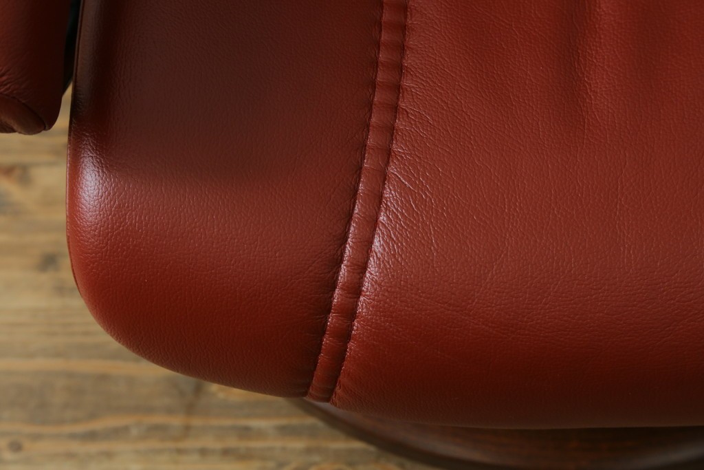中古　美品　EKORNES(エコーネス)　コンサルシリーズ　Sサイズ　本革　洗練されたデザインが魅力のストレスレスチェアとオットマンのセット　(R-088188)