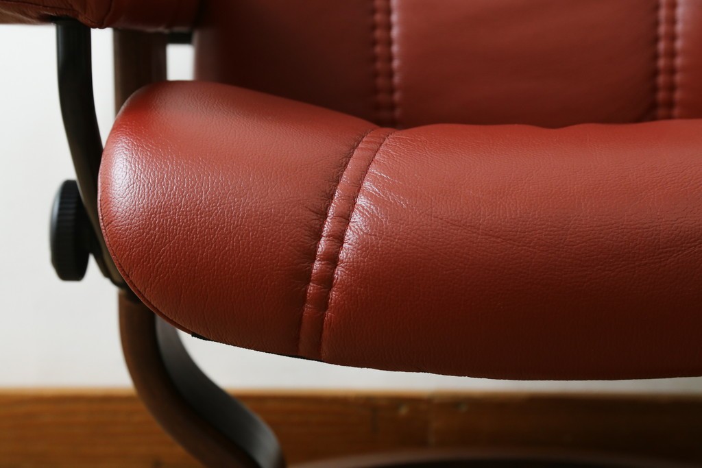 中古　美品　EKORNES(エコーネス)　コンサルシリーズ　Sサイズ　本革　洗練されたデザインが魅力のストレスレスチェアとオットマンのセット　(R-088188)
