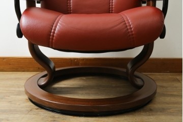 中古　美品　EKORNES(エコーネス)　コンサルシリーズ　Sサイズ　本革　洗練されたデザインが魅力のストレスレスチェアとオットマンのセット　(R-088188)