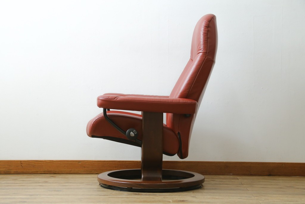 中古　美品　EKORNES(エコーネス)　コンサルシリーズ　Sサイズ　本革　洗練されたデザインが魅力のストレスレスチェアとオットマンのセット　(R-088188)