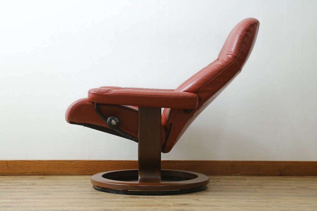 中古　美品　EKORNES(エコーネス)　コンサルシリーズ　Sサイズ　本革　洗練されたデザインが魅力のストレスレスチェアとオットマンのセット　(R-088188)