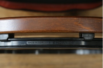 中古　美品　EKORNES(エコーネス)　コンサルシリーズ　Sサイズ　本革　洗練されたデザインが魅力のストレスレスチェアとオットマンのセット　(R-088188)