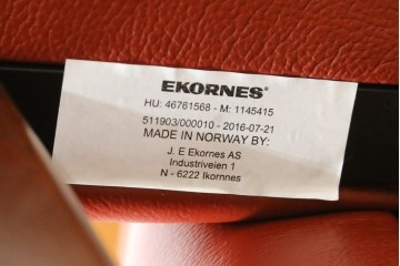 中古　美品　EKORNES(エコーネス)　コンサルシリーズ　Sサイズ　本革　洗練されたデザインが魅力のストレスレスチェアとオットマンのセット　(R-088188)