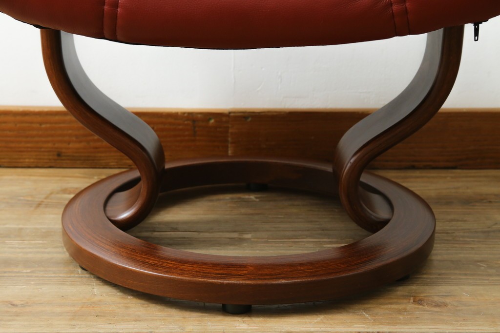 中古　美品　EKORNES(エコーネス)　コンサルシリーズ　Sサイズ　本革　洗練されたデザインが魅力のストレスレスチェアとオットマンのセット　(R-088188)