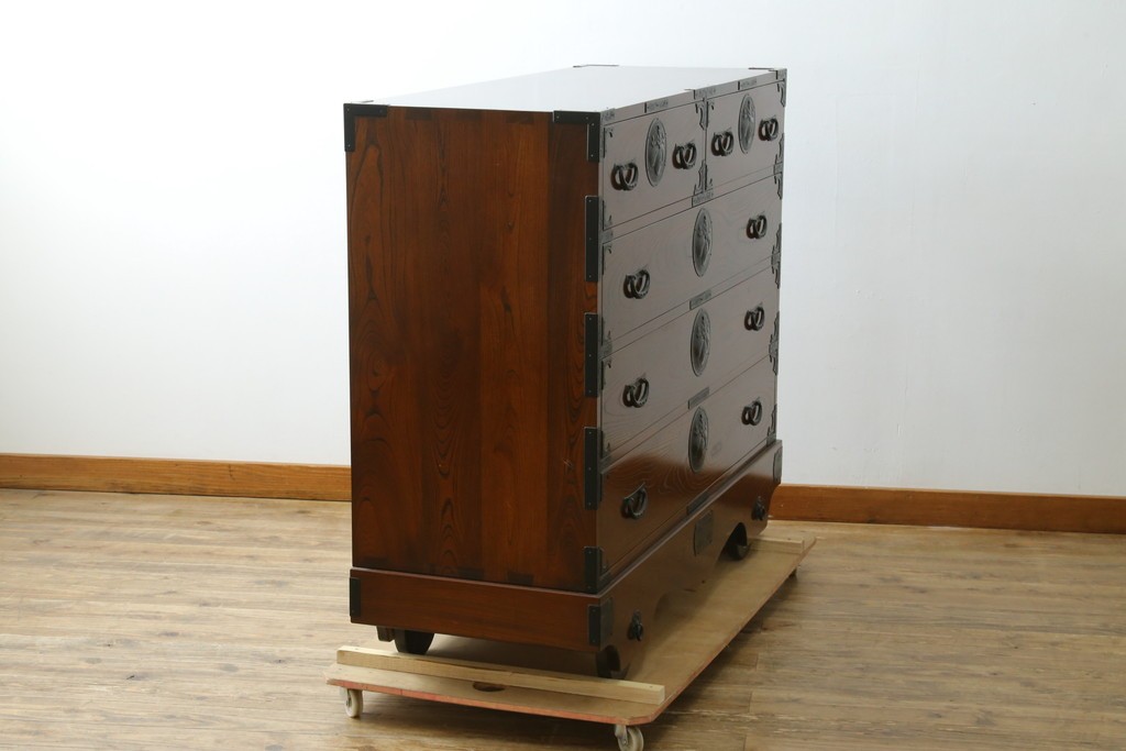 和製ヴィンテージ　美品!!　欅材　摺り漆　一級技能士　屋形場正蔵作　桐紋金具と力強い木目が美しい南部車箪笥　定価約60万円以上　(R-088189)