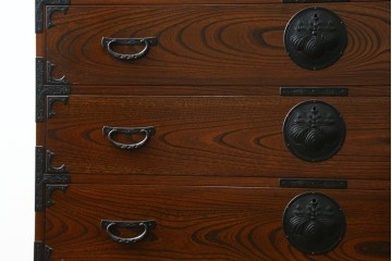 和製ヴィンテージ　美品!!　欅材　摺り漆　一級技能士　屋形場正蔵作　桐紋金具と力強い木目が美しい南部車箪笥　定価約60万円以上　(R-088189)