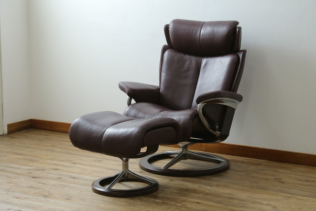 中古　美品　EKORNES(エコーネス)　Stressless Magic(ストレスレスマジック)　シグニチャー　Mサイズ　本革製　高級感溢れるオットマン付きストレスレスチェア　(R-088190)