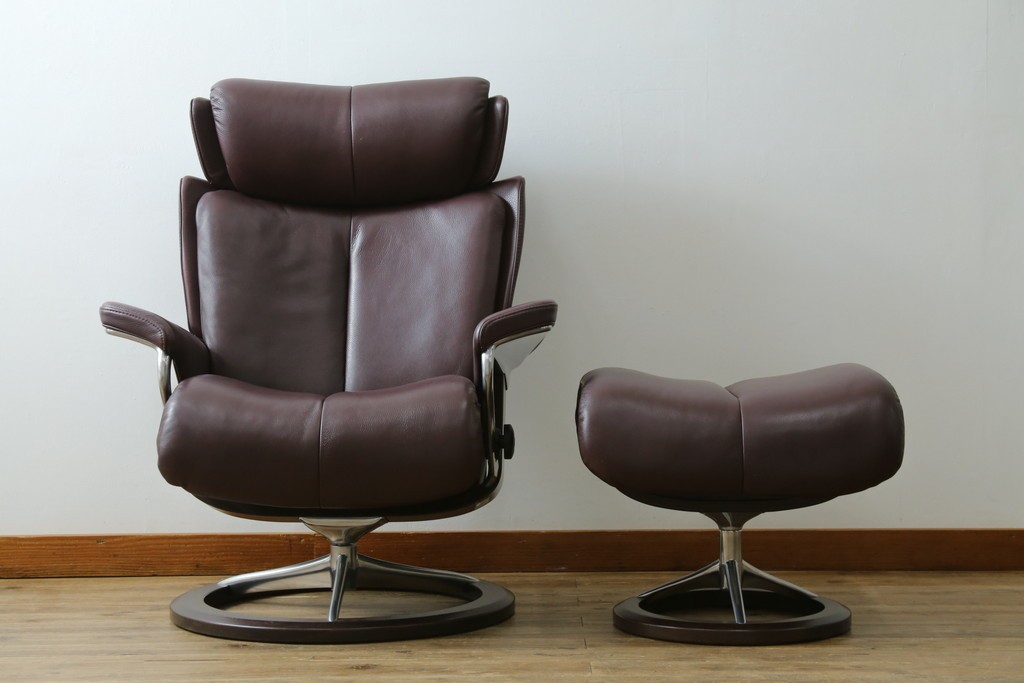 中古　美品　EKORNES(エコーネス)　Stressless Magic(ストレスレスマジック)　シグニチャー　Mサイズ　本革製　高級感溢れるオットマン付きストレスレスチェア　(R-088190)