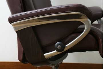 中古　美品　EKORNES(エコーネス)　Stressless Magic(ストレスレスマジック)　シグニチャー　Mサイズ　本革製　高級感溢れるオットマン付きストレスレスチェア　(R-088190)