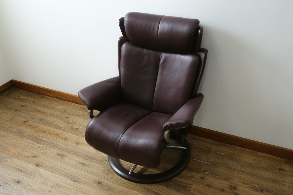 中古　美品　EKORNES(エコーネス)　Stressless Magic(ストレスレスマジック)　シグニチャー　Mサイズ　本革製　高級感溢れるオットマン付きストレスレスチェア　(R-088190)