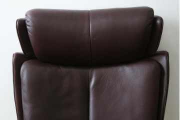 中古　美品　EKORNES(エコーネス)　Stressless Magic(ストレスレスマジック)　シグニチャー　Mサイズ　本革製　高級感溢れるオットマン付きストレスレスチェア　(R-088190)