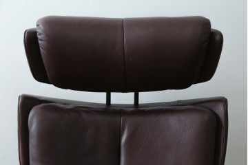 中古　美品　EKORNES(エコーネス)　Stressless Magic(ストレスレスマジック)　シグニチャー　Mサイズ　本革製　高級感溢れるオットマン付きストレスレスチェア　(R-088190)