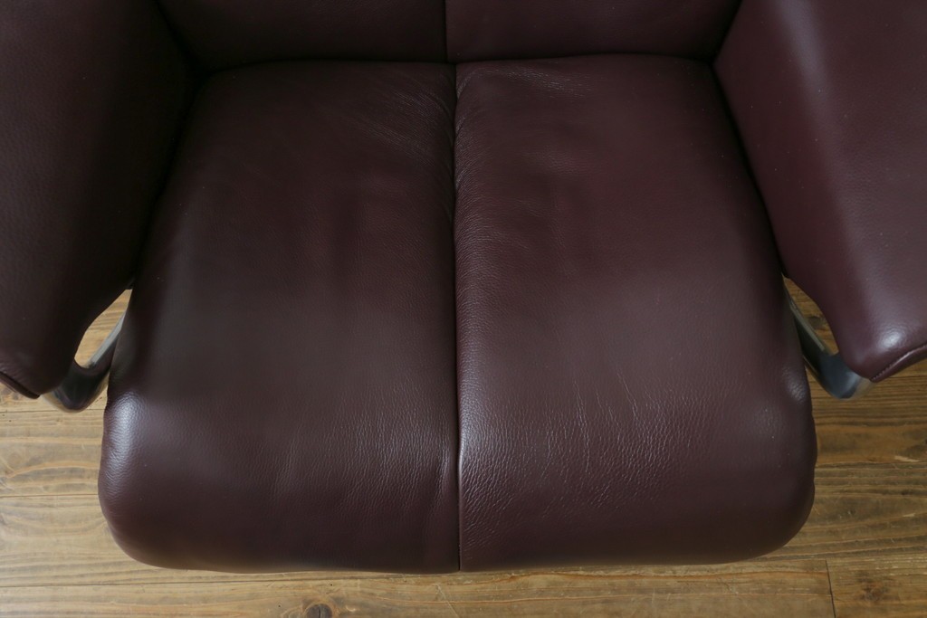 中古　美品　EKORNES(エコーネス)　Stressless Magic(ストレスレスマジック)　シグニチャー　Mサイズ　本革製　高級感溢れるオットマン付きストレスレスチェア　(R-088190)