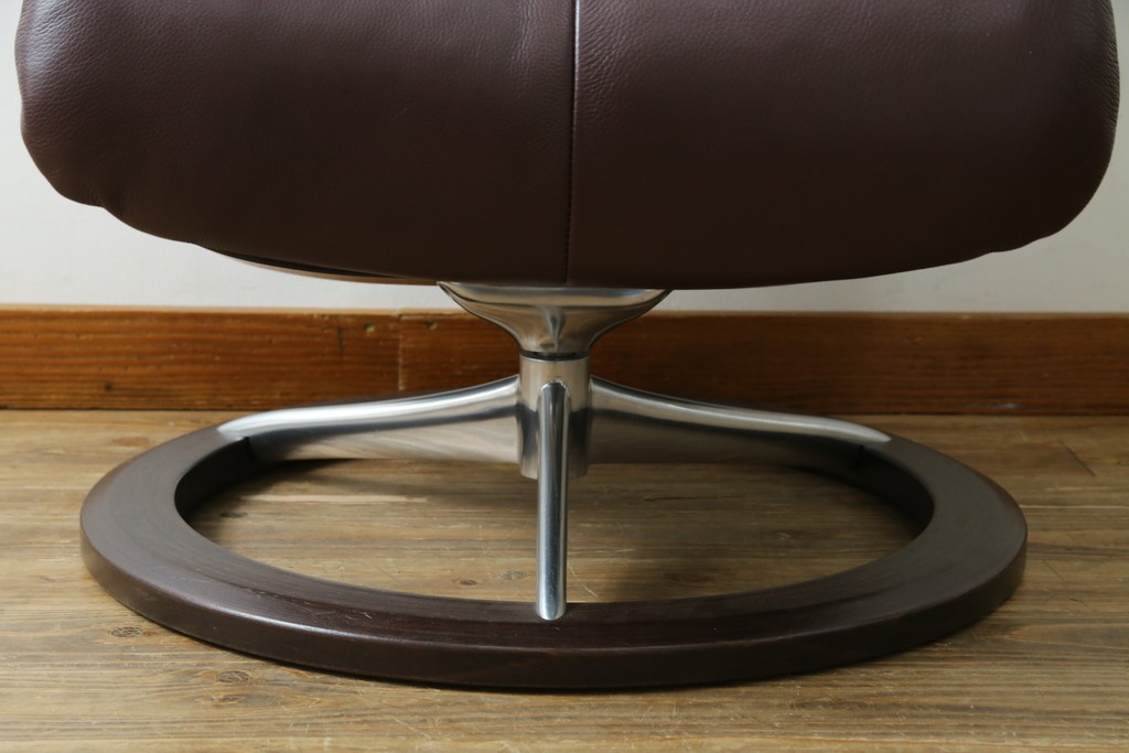 中古　美品　EKORNES(エコーネス)　Stressless Magic(ストレスレスマジック)　シグニチャー　Mサイズ　本革製　高級感溢れるオットマン付きストレスレスチェア　(R-088190)