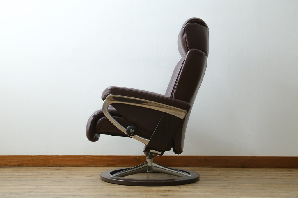 中古　美品　EKORNES(エコーネス)　Stressless Magic(ストレスレスマジック)　シグニチャー　Mサイズ　本革製　高級感溢れるオットマン付きストレスレスチェア　(R-088190)