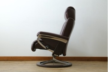 中古　美品　EKORNES(エコーネス)　Stressless Magic(ストレスレスマジック)　シグニチャー　Mサイズ　本革製　高級感溢れるオットマン付きストレスレスチェア　(R-088190)