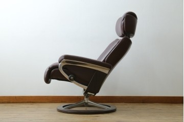中古　美品　EKORNES(エコーネス)　Stressless Magic(ストレスレスマジック)　シグニチャー　Mサイズ　本革製　高級感溢れるオットマン付きストレスレスチェア　(R-088190)