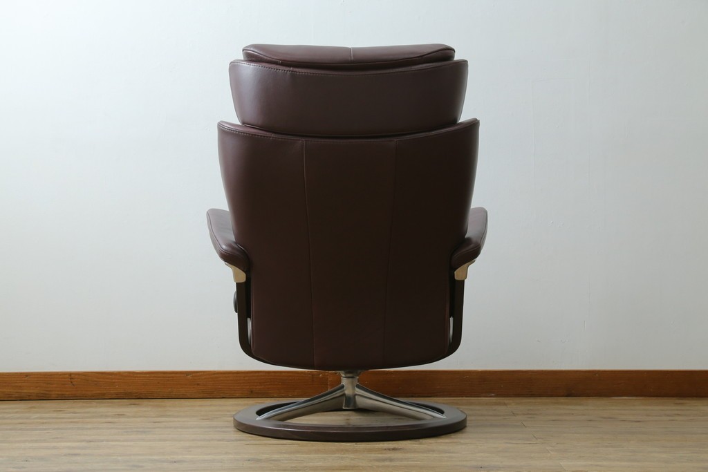 中古　美品　EKORNES(エコーネス)　Stressless Magic(ストレスレスマジック)　シグニチャー　Mサイズ　本革製　高級感溢れるオットマン付きストレスレスチェア　(R-088190)