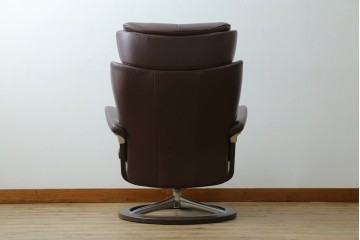 中古　美品　EKORNES(エコーネス)　Stressless Magic(ストレスレスマジック)　シグニチャー　Mサイズ　本革製　高級感溢れるオットマン付きストレスレスチェア　(R-088190)