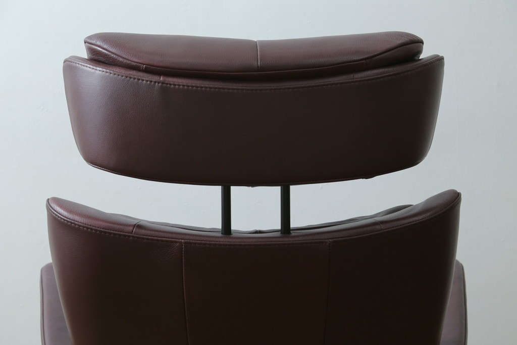 中古　美品　EKORNES(エコーネス)　Stressless Magic(ストレスレスマジック)　シグニチャー　Mサイズ　本革製　高級感溢れるオットマン付きストレスレスチェア　(R-088190)
