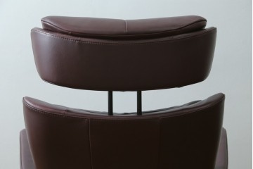 中古　美品　EKORNES(エコーネス)　Stressless Magic(ストレスレスマジック)　シグニチャー　Mサイズ　本革製　高級感溢れるオットマン付きストレスレスチェア　(R-088190)