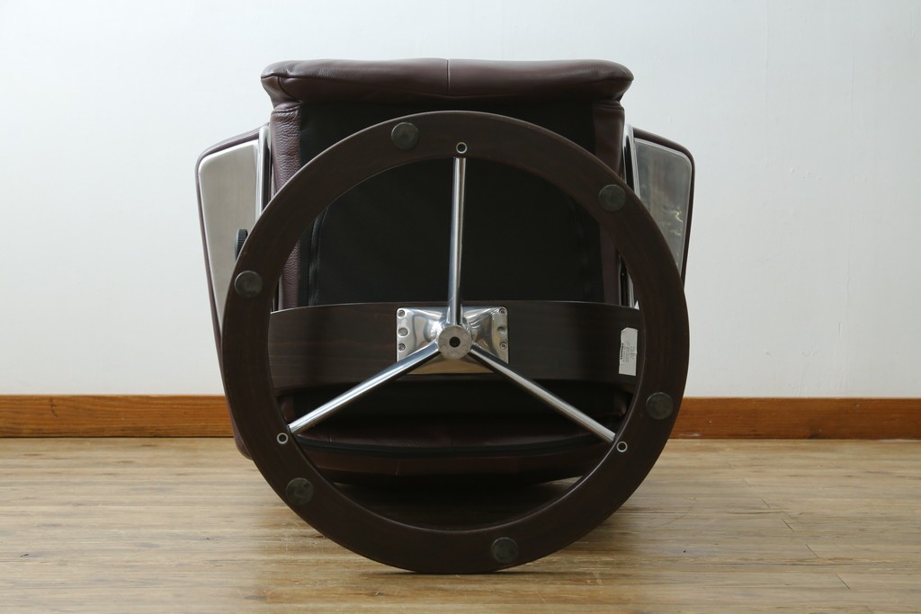 中古　美品　EKORNES(エコーネス)　Stressless Magic(ストレスレスマジック)　シグニチャー　Mサイズ　本革製　高級感溢れるオットマン付きストレスレスチェア　(R-088190)