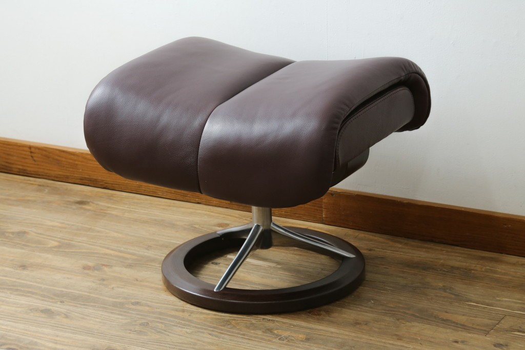 中古　美品　EKORNES(エコーネス)　Stressless Magic(ストレスレスマジック)　シグニチャー　Mサイズ　本革製　高級感溢れるオットマン付きストレスレスチェア　(R-088190)