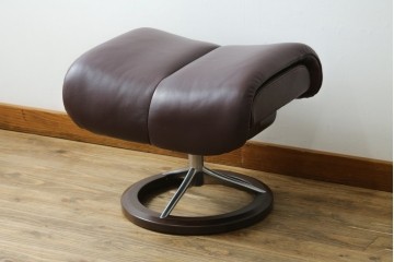 中古　美品　EKORNES(エコーネス)　Stressless Magic(ストレスレスマジック)　シグニチャー　Mサイズ　本革製　高級感溢れるオットマン付きストレスレスチェア　(R-088190)
